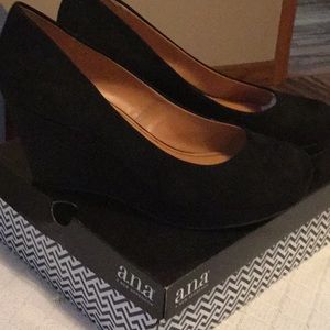 Black suede wedge platform pumps